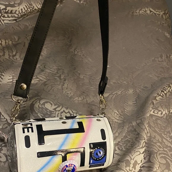 Little Earth Multicolor Crossbody Bag with Bottle Cap - Picture 4 of 7